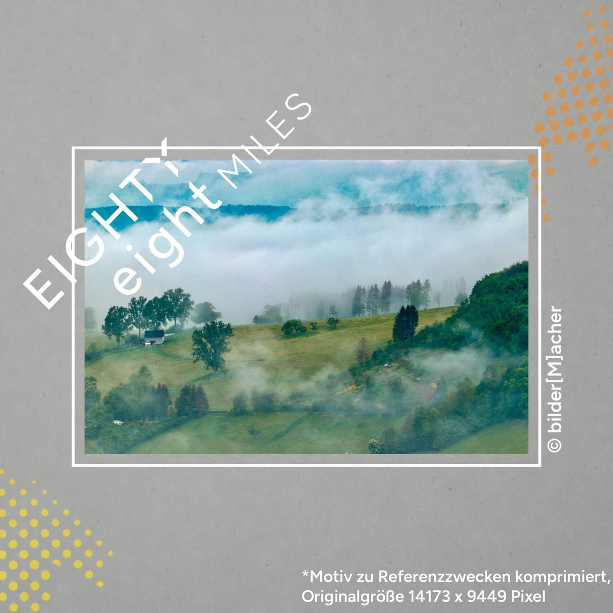 Wandbild von einer Mittelgebirgslandschaft mit Nebel der sich durch das Tal zieht