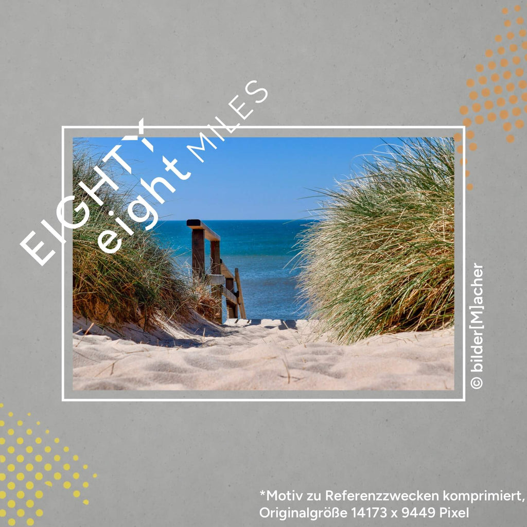 Wandbild einer Holztreppe die zum Meer runter führt in einer Dünenlandschaft