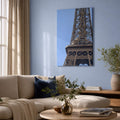 [ai-modified;e:living-room] Wandbild Turmgeometrie in einer Wohnsituation