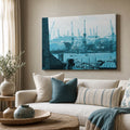 [ai-modified;e:living-room] 88Miles Wandbild Hafenblues in einer Wohnsituation