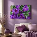 [ai-modified;e:living-room] Wandbild DMC Masterpieces Lila Büte in einer Wohnsituation