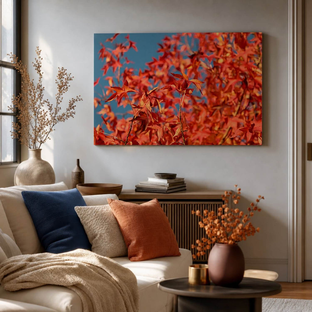 [ai-modified;e:living-room] 88Miles Wandbild Rotes Blätterdach in einer Wohnsituation