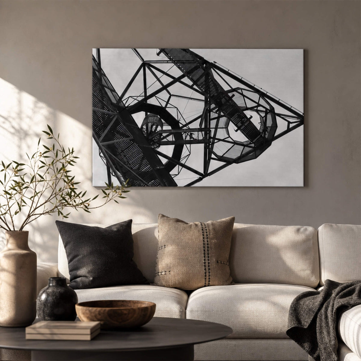 [ai-modified;e:living-room] In einer Wohnsituation hängt das Wandbild DMC Masterpieces: Skywalk