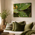 [ai-modified;e:living-room] DMC Masterpieces: Regenjuwelen in einer Wohnsituation