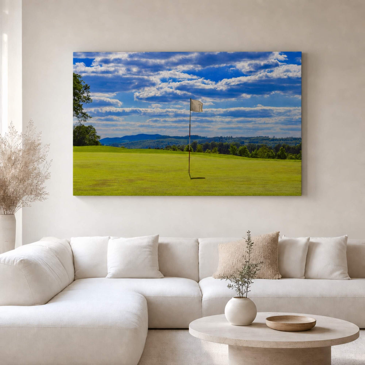 [ai-modified;e:living-room] In einer hellen Wohnsituation hängt das 88Miles Wandbild: Birdie