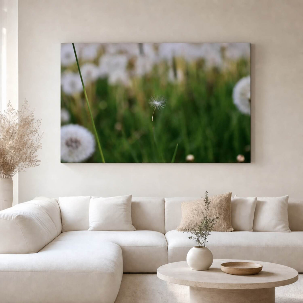 [ai-modified;e:living-room] In einer hellen Wohnsituation hängt das Wandbild: DMC Masterpieces: Momentaufnahme
