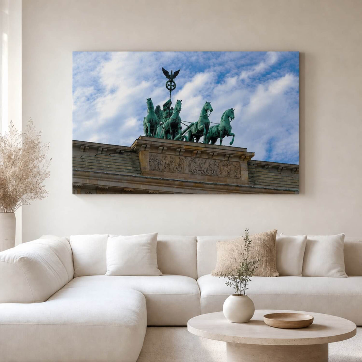 [ai-modified;e:living-room] In einer hellen Wohnsituation hängt das Wandbild DMC Masterpieces Retourkutsche