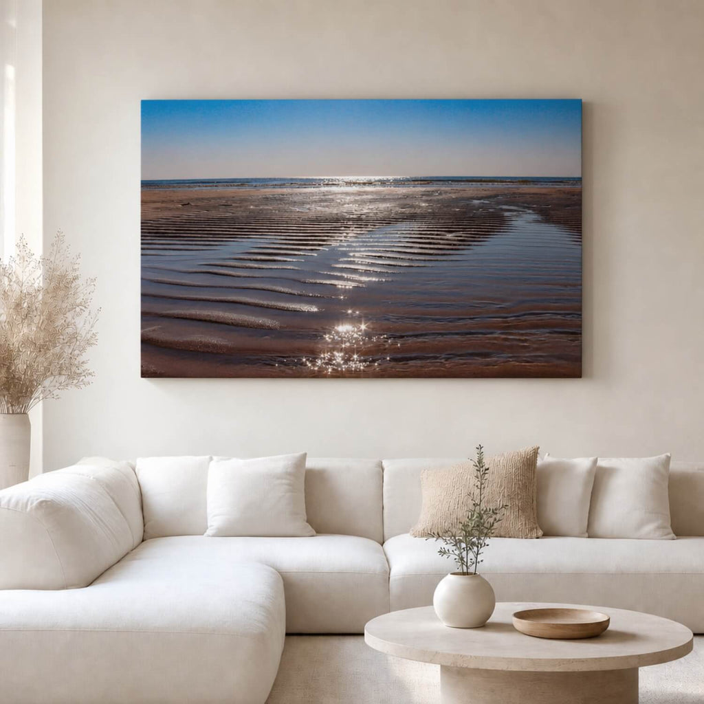 [ai-modified;e:living-room] In einer neutralen Wohnsituation hängt das Wandbild: Sparkling Water