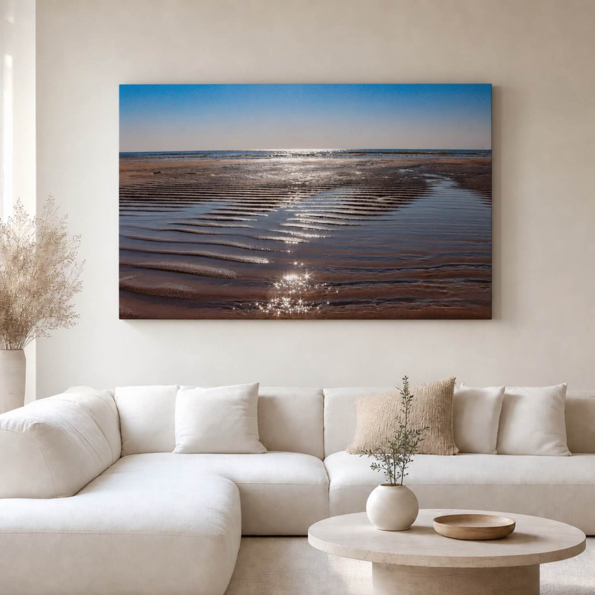 [ai-modified;e:living-room] In einer neutralen Wohnsituation hängt das Wandbild: Sparkling Water