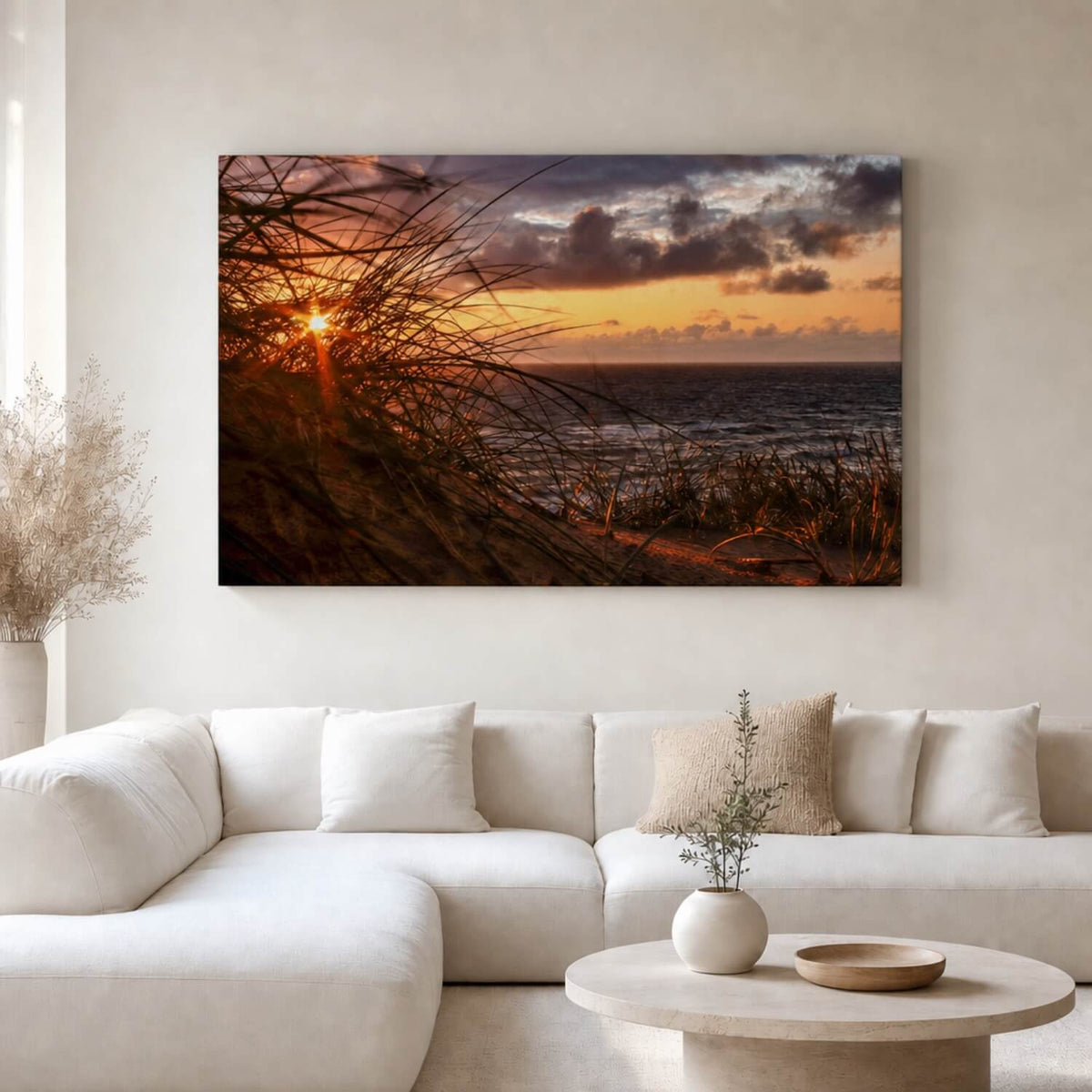 [ai-modified;e:living-room] In einer hellen Wohnsituation hängt das Wandbild: DMC Masterpieces: Warm Regards