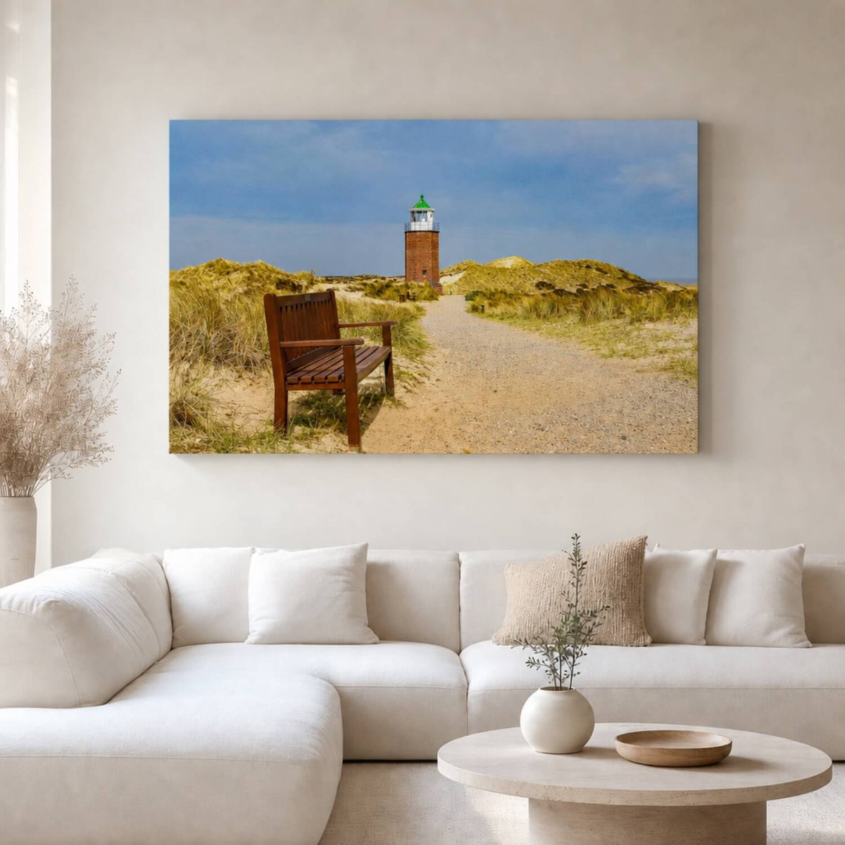 [ai-modified;e:living-room] In einer hellen Wohnsituation hängt das Wandbild Nordseepfad
